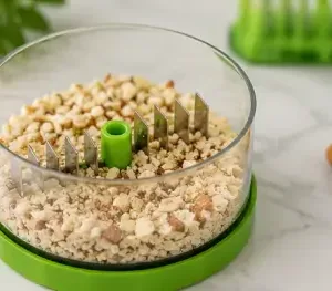 Multi Crusher Garlic, Chilli & Ginger Chopper – Manual Kitchen Crusher with Stainless Steel Blades ( green, OS )